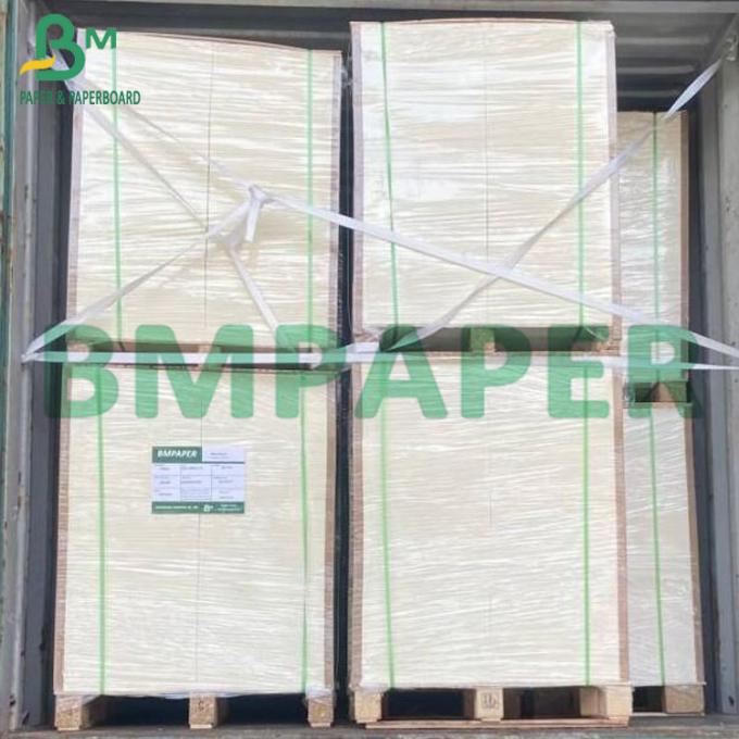 los altos gramos bajos abultados 215grams que doblaban el sólido del tablero de caja blanquearon las hojas de marfil de la tarjeta