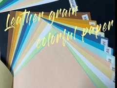 papel colorido de la textura del tablero de cuero del grano de 150gsm 230gsm para el arte obligatorio