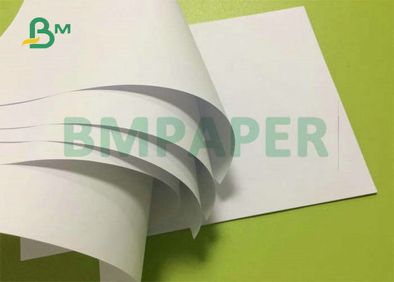 Crema Hola-abultada y papel blanco del libro del color con diverso grueso