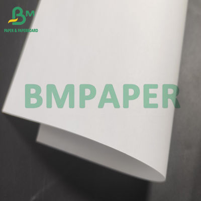 La madera reduce el rollo blanco de la garantía a pulpa, en offset la impresión del texto sin recubrimiento liso 70# de papel