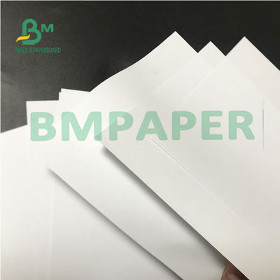 rollo blanco de la garantía de 50gsm 80gsm con la superficie plana lisa
