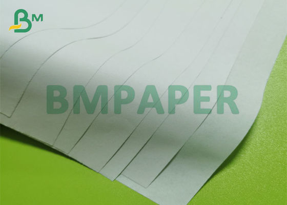 Material blanco ligero de la pulpa de la Virgen del rollo 50gsm 53gsm de la garantía