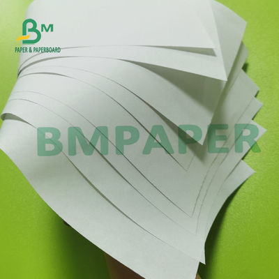 Material blanco ligero de la pulpa de la Virgen del rollo 50gsm 53gsm de la garantía