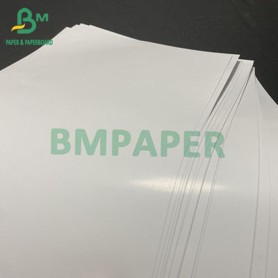 papel de 150gsm 157gsm Chromocoat en la resma de la hoja que embala 640 x 900m m 700 x 1000m m