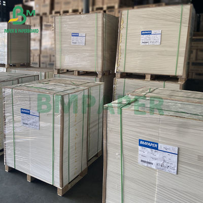 papel de 150gsm 157gsm Chromocoat en la resma de la hoja que embala 640 x 900m m 700 x 1000m m