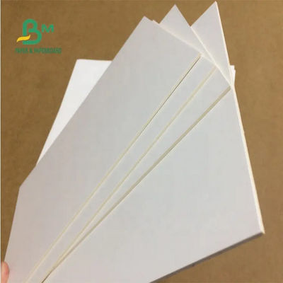 La cartulina blanca laminada de capa cubre 72 el x 102cm 1m m 2m m 3m m para la caja de regalo