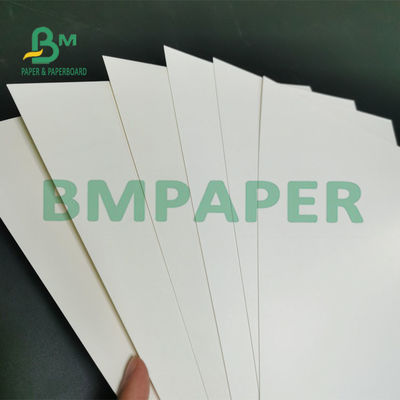 Tarjeta blanca blanqueada alto grueso, papel de tablero de FBB para embalar 300g 70 el × el 100cm