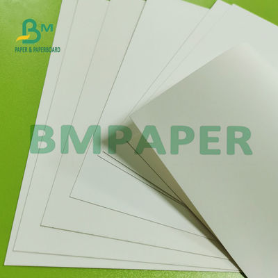 Tarjeta blanca blanqueada alto grueso, papel de tablero de FBB para embalar 300g 70 el × el 100cm