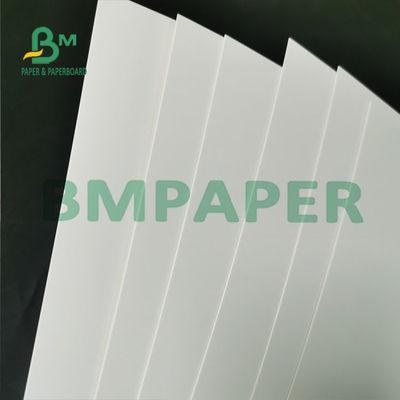 Una categoría alimenticia revestida blanca lateral de la prenda impermeable de la hoja del rollo del papel del congelador 295g para el pan