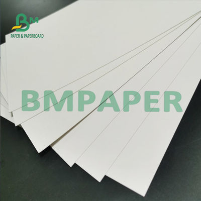Una categoría alimenticia revestida blanca lateral de la prenda impermeable de la hoja del rollo del papel del congelador 295g para el pan