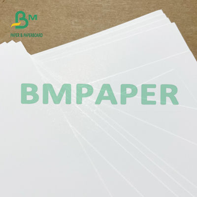 el lado 270g uno cubrió el papel para el plegado en abanico para llevar del acondicionamiento de los alimentos resistente