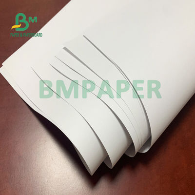 Woodfree sin recubrimiento 50gsm de papel 53gsm 55gsm para las páginas de la libreta en rollo