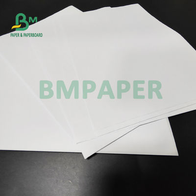 garantía blanca sin recubrimiento de 50gsm 55gsm Woodfree para la impresión 66 el x 106cm del libro