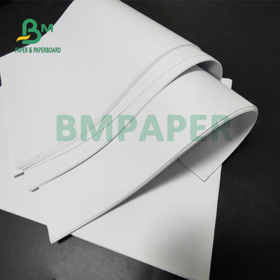 garantía blanca sin recubrimiento de 50gsm 55gsm Woodfree para la impresión 66 el x 106cm del libro