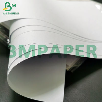 peso ligero sin recubrimiento del alto brillo de la impresión en offset del papel de 55gsm 60gsm Woodfree