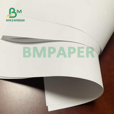 50gsm 53gsm Libro blanco compensado del papel sin madera sin recubrimiento para el cuaderno