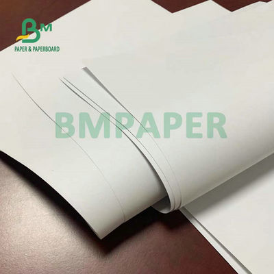 50gsm 53gsm Libro blanco compensado del papel sin madera sin recubrimiento para el cuaderno