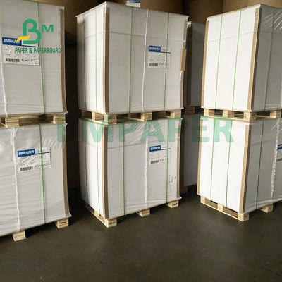 papel mojado de la fuerza de 65gsm 70gsm C1S para la etiqueta de la cerveza resistente al agua de 49 x 68 cm