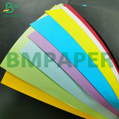 papel colorido del arte de Bristol del papel de Kraft del embalaje de 80GSM 110GSM para los bolsos