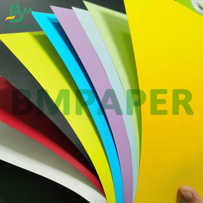 papel colorido del arte de Bristol del papel de Kraft del embalaje de 80GSM 110GSM para los bolsos