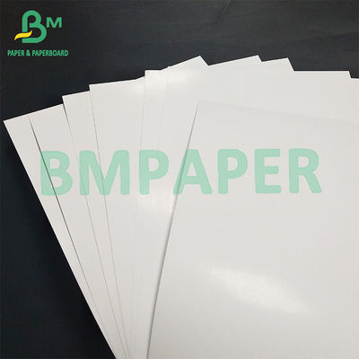 El doble blanco echó a un lado papel revestido para la impresión del anuncio y el folleto del producto