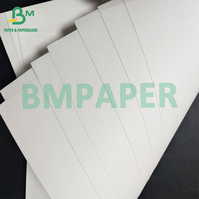 Alta resistencia y resistencia al plegamiento y protección del medio ambiente Papel kraft blanco súper resistente para bolsas