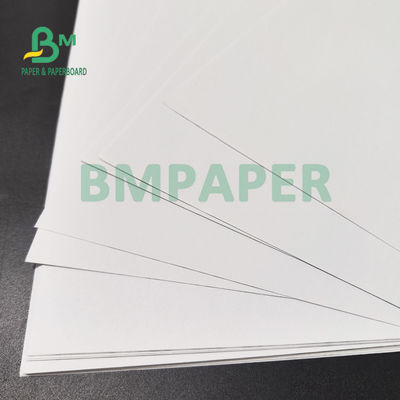 60# Texto sin recubrimiento Papel sin madera para libros temáticos Impresión offset de 25' x 38'