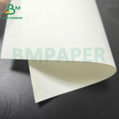 Papel de libro sin revestimiento de tono ligeramente cremoso
