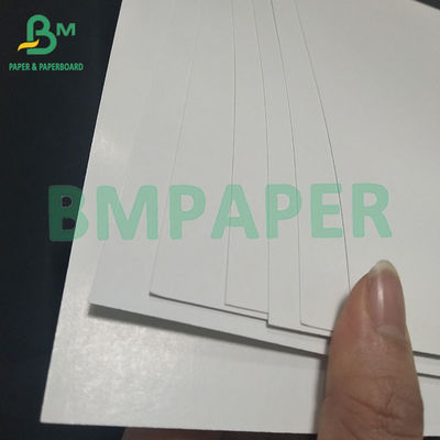 Papel antitransparente de alta rigidez con núcleo negro y núcleo azul con recubrimiento C2S