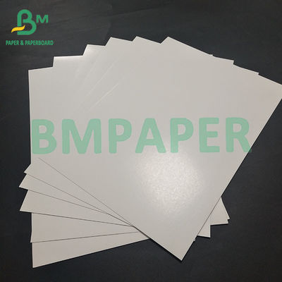 Papel antitransparente de alta rigidez con núcleo negro y núcleo azul con recubrimiento C2S