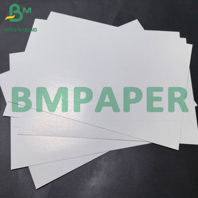 300 g Papel de cartón recubrido de doble cara y núcleo negro contra la falsificación