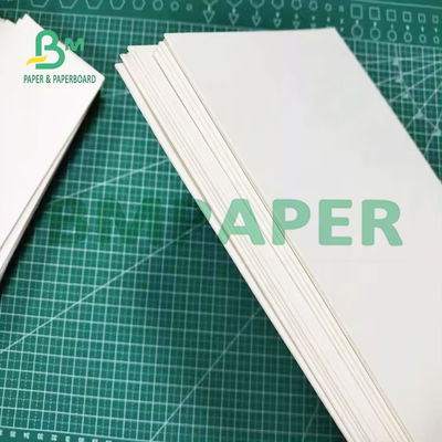 0.7 - 1.4 mm de papel blanco absorbente para protección de mesas