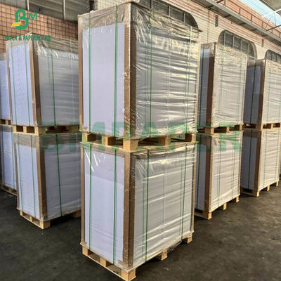 Papel sin revestimiento de madera de alta blanqueza 55 gm Hojas de papel de celulosa virgen 100%