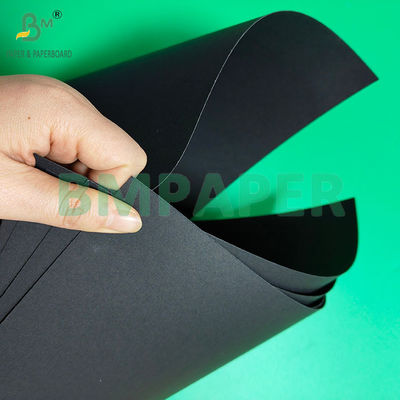 Hoja de revestimiento de cartón negro de 400 gramos para hacer cajas de regalo 70 * 100CM