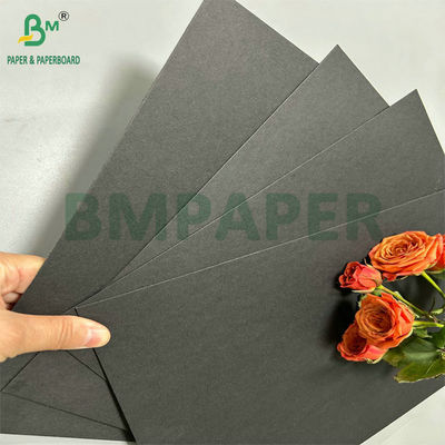 300 gr 350 gr Papel negro sólido sin recubrimiento para bolsas de compras 70 x 100 cm