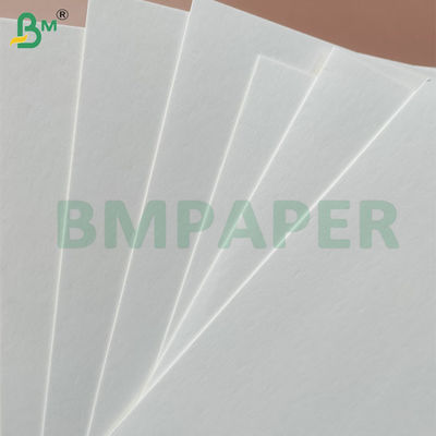Hojas de papel absorbentes de agua de pulpa de madera 100% de color blanco para hangtag