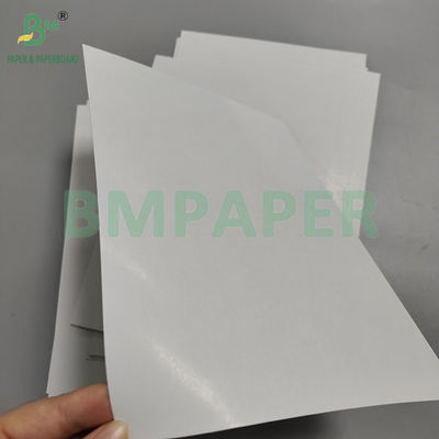 300gm 310gm Papel de cartón de núcleo negro para cartas de juego