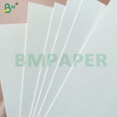 Hojas de papel absorbente de agua de color crema sin recubrimiento