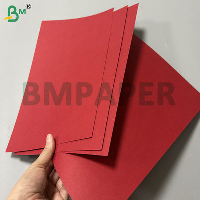 200 gramos 250 gramos Papel de cartón de color rojo negro sin recubrimiento para la caja de paquetes 61 x 86 cm