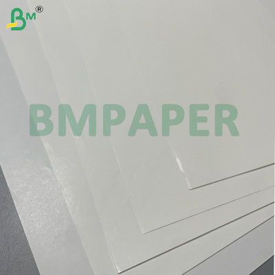 Papel blanco liso de 65 g resistente al agua y alta resistencia en húmedo para etiquetas de cerveza