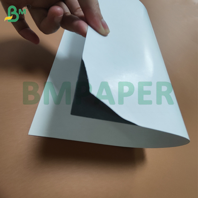Papel C2S brillante de 310 g/m² y 320 g/m² con núcleo negro para naipes A3 A4 de alta opacidad