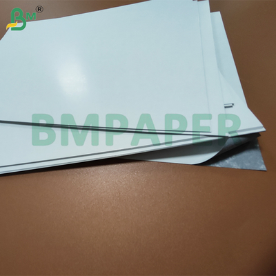 Papel C2S brillante de 310 g/m² y 320 g/m² con núcleo negro para naipes A3 A4 de alta opacidad