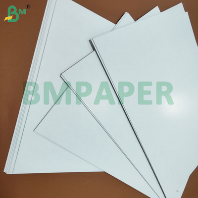 Papel C2S brillante de 310 g/m² y 320 g/m² con núcleo negro para naipes A3 A4 de alta opacidad