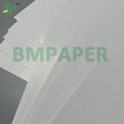 300g-330g Núcleo azul Durabilidad suave Eco-amigable Papel de póquer recubierto de color blanco para hacer tarjetas de juego