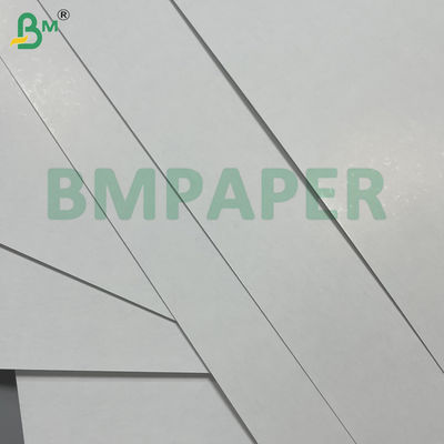 300g-330g Núcleo azul Durabilidad suave Eco-amigable Papel de póquer recubierto de color blanco para hacer tarjetas de juego