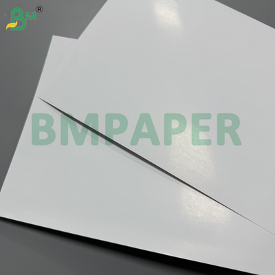 Papel estucado brillante de 300 g/m² de primera calidad a dos caras para prensas digitales SRA3 450 mm x 320 mm