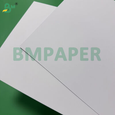 Papel sin recubrimiento de Bristol de 230 gramos para imprimir tarjetas de invitación 787 mm X 1092 mm