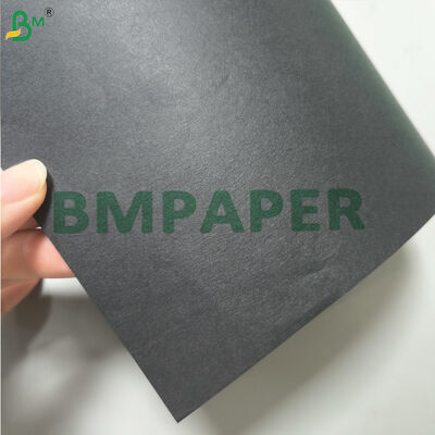 Papel de embalaje reciclable compatible con la FDA de pulpa virgen de papel Kraft negro de calidad alimentaria 80g 90g
