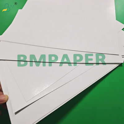 300GSM 310GSM Tablero de cartas de juego Superficie lisa Núcleo negro 640 x 900 mm