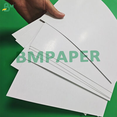 300GSM 310GSM Tablero de cartas de juego Superficie lisa Núcleo negro 640 x 900 mm